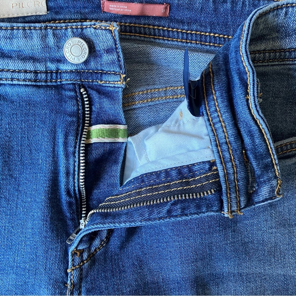 Anthropologie Pilcro Mid Rise Slim Boyfriend Crop Jeans Size 27 Distressed Denim - Picture 10 of 14
